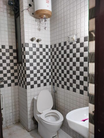 Bathroom in 1.5 BHK Builder Floor at Ansal Sushant Lok I, Sector 43 – for Rent