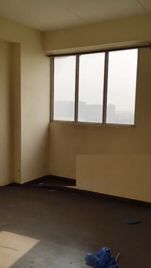 Room in 4 BHK Apartment at Ajnara Gen X, Dundahera – for Sale