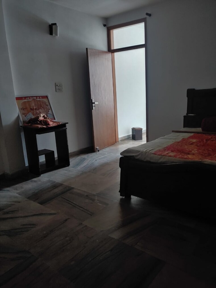 Bedroom, sant nagar 6+ Bedroom 266 Sq.Yd. Independent House In Sant Nagar Delhi 8664594