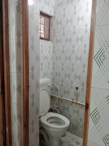 Bathroom in 1 BHK Apartment at Sector 37 – for Rent