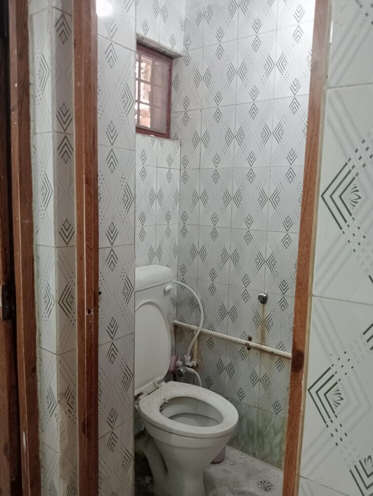 Bathroom, sector 37 1 Bedroom 600 Sq.Ft. Apartment In Sector 37 Noida 8664582