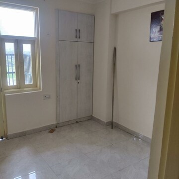 Room in 2 BHK Apartment at Ajnara Integrity, Raj Nagar Extension – for Rent