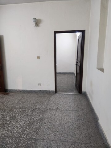Room in 1 BHK Apartment at RWA Qutab Enclave, Katwaria Sarai – for Rent