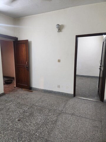 Room in 1 BHK Apartment at RWA Qutab Enclave, Katwaria Sarai – for Rent
