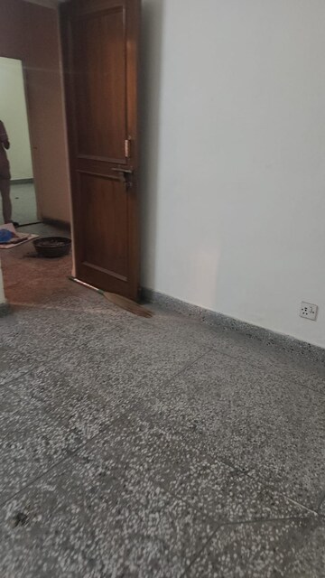Room in 1 BHK Apartment at RWA Qutab Enclave, Katwaria Sarai – for Rent