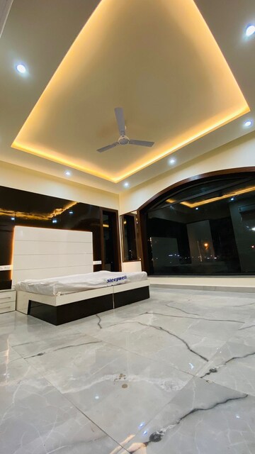 Room in 6+ BHK Independent House at Aerocity – for Rent