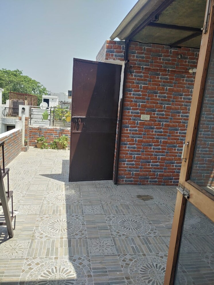 Balcony, garhi 6+ Bedroom 3600 Sq.Ft. Independent House In Garhi Delhi 8664672