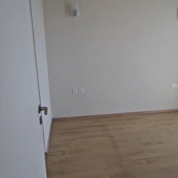 Room in 3 BHK Apartment at DLF The Ultima, Sector 81 – for Rent
