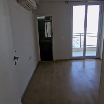 Room in 3 BHK Apartment at DLF The Ultima, Sector 81 – for Rent