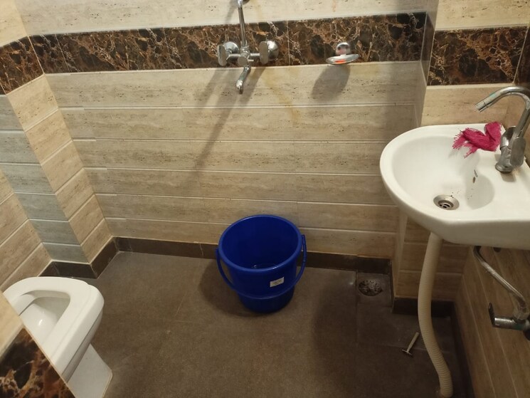 Bathroom, khirki extension 1 Bedroom 650 Sq.Ft. Builder Floor In Khirki Extension Delhi 8664805