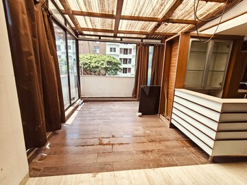Room in 3.5 BHK Apartment at Model Colony – for Rent