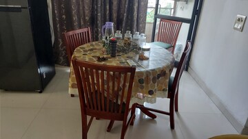 Team Area in 2 BHK Apartment at DLF Silver Oaks, Sector 26 – for Rent