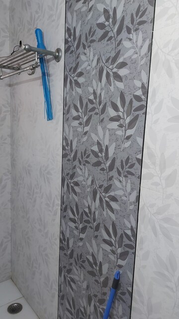 Bathroom in 2 BHK Apartment at DLF Silver Oaks, Sector 26 – for Rent