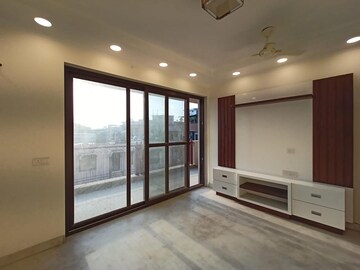 Room in 3 BHK Builder Floor at Rajouri Garden – for Rent