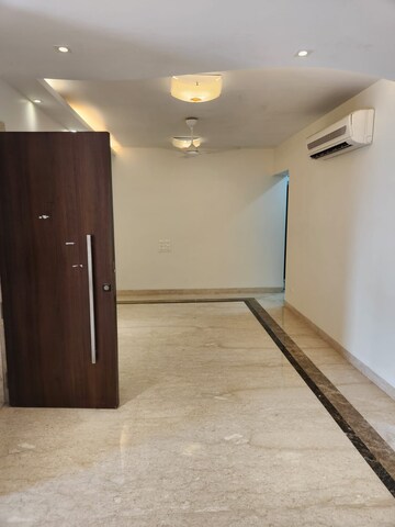 Room in 6 BHK Apartment at Evershine Jewel, Khar West – for Sale