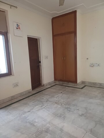 Room in 3 BHK Builder Floor at Saket – for Rent