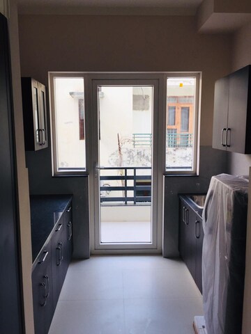 Room in 1 BHK Builder Floor at Ansal Sushant Apartments, Sushant Lok I – for Rent