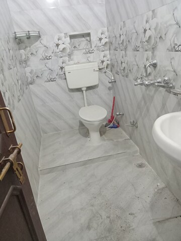 Bathroom in 2 BHK Villa at Aliganj – for Rent