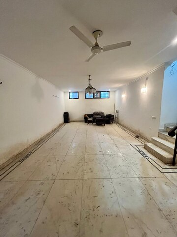 Parking in 3 BHK Builder Floor at Sector 26 – for Rent