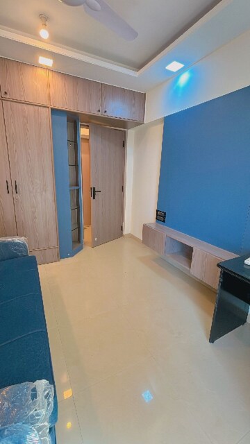 Room in 3 BHK Apartment at Tulipia And Tilia Apartment, Chandivali – for Rent