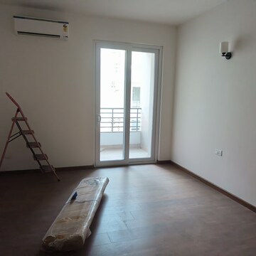 Room in 4 BHK Apartment at DLF Alameda Independent Floors, Sector 73 – for Rent