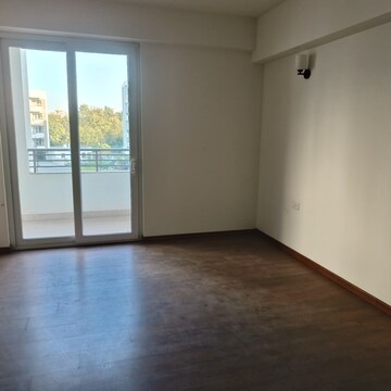 Room in 4 BHK Apartment at DLF Alameda Independent Floors, Sector 73 – for Rent