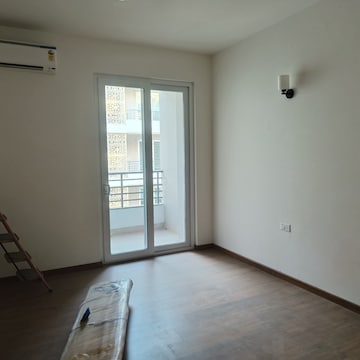 Room in 4 BHK Apartment at DLF Alameda Independent Floors, Sector 73 – for Rent