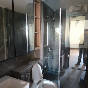 Attached Bathroom in 4 BHK Apartment at DLF Alameda Independent Floors, Sector 73 – for Rent