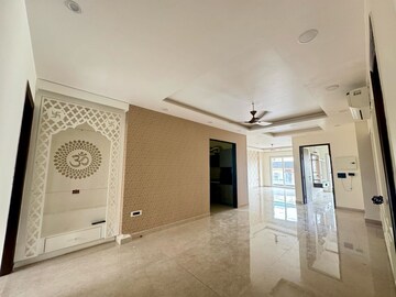 Room in 3 BHK Apartment at Dlf Phase iv – for Rent