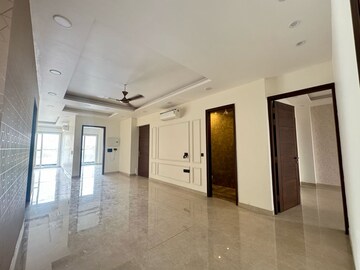 Room in 3 BHK Apartment at Dlf Phase iv – for Rent
