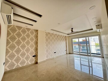 Room in 3 BHK Apartment at Dlf Phase iv – for Rent