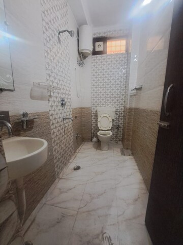 Bathroom in 1 BHK Builder Floor at Ansal Sushant Lok I, Sector 43 – for Rent