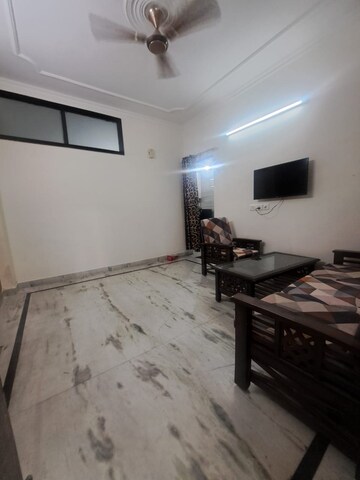Living Room in 1 BHK Builder Floor at Ansal Sushant Lok I, Sector 43 – for Rent