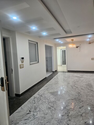 Furnished Amenities in 4 BHK Builder Floor at Pushpanjali Enclave – for Sale