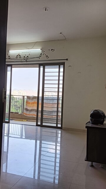 Room in 2 BHK Apartment at Skyi Songbirds, Bavdhan – for Sale