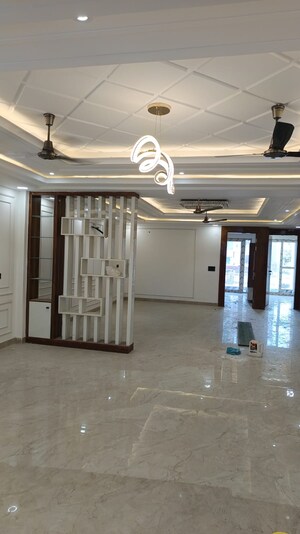 Building Lobby in 3 BHK Builder Floor at Faridabad Central – for Sale