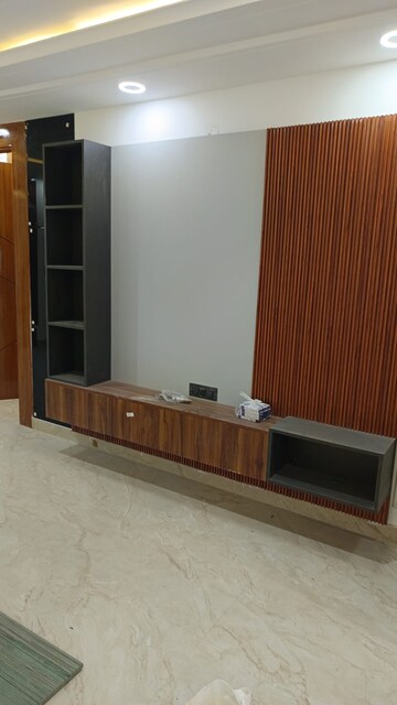 Room in 3 BHK Builder Floor at Faridabad Central – for Sale