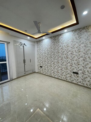 Room in 3 BHK Builder Floor at Faridabad Central – for Sale