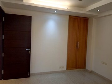Room in 4 BHK Builder Floor at RWA Hauz Khas Block C 5, Hauz Khas – for Rent