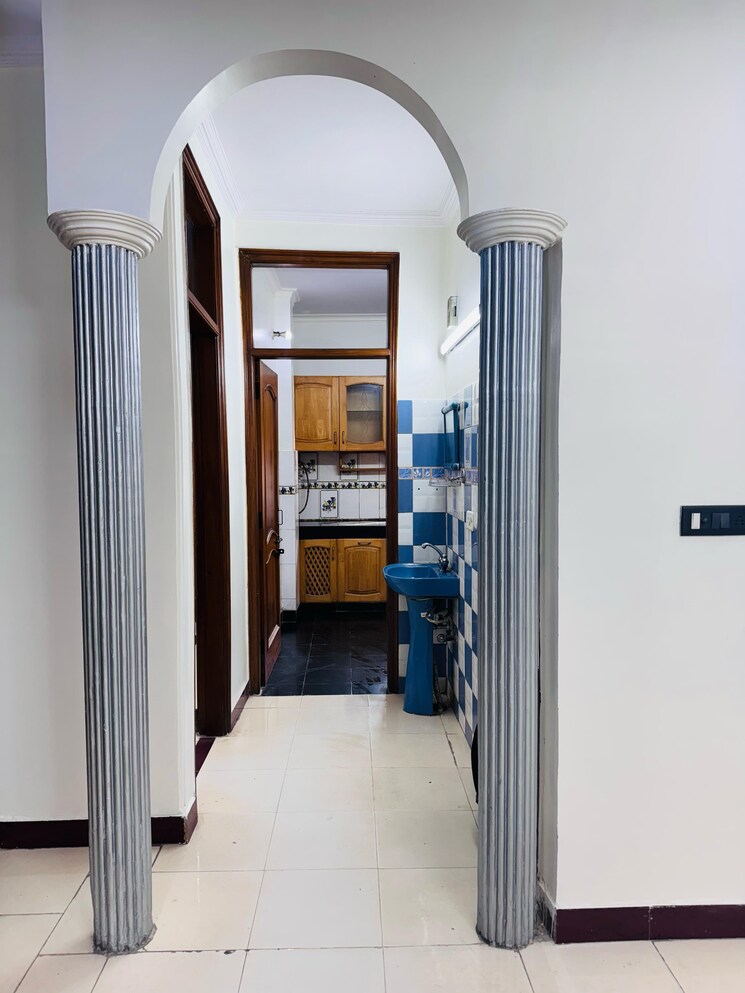 undefined, madhur-apartment 2.5 Bedroom 1000 Sq.Ft. Apartment In Paschim Vihar Delhi 8665209