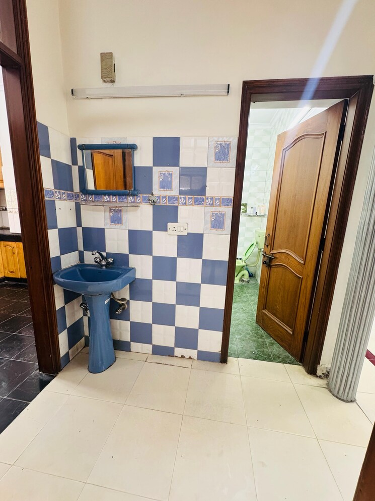 Master Bedroom, madhur-apartment 2.5 Bedroom 1000 Sq.Ft. Apartment In Paschim Vihar Delhi 8665209