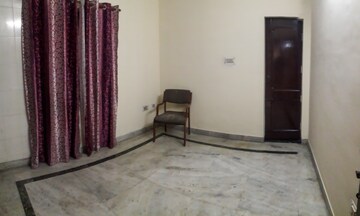 Room in 3 BHK Builder Floor at Rohini Sector 8 – for Rent