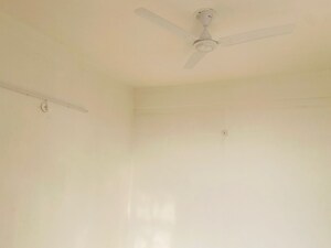 Room in 3 BHK Apartment at Vashisht Heights, Sector 87 – for Sale