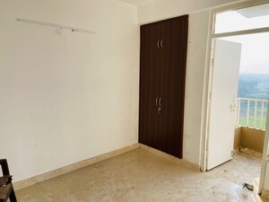 Room in 3 BHK Apartment at Vashisht Heights, Sector 87 – for Sale