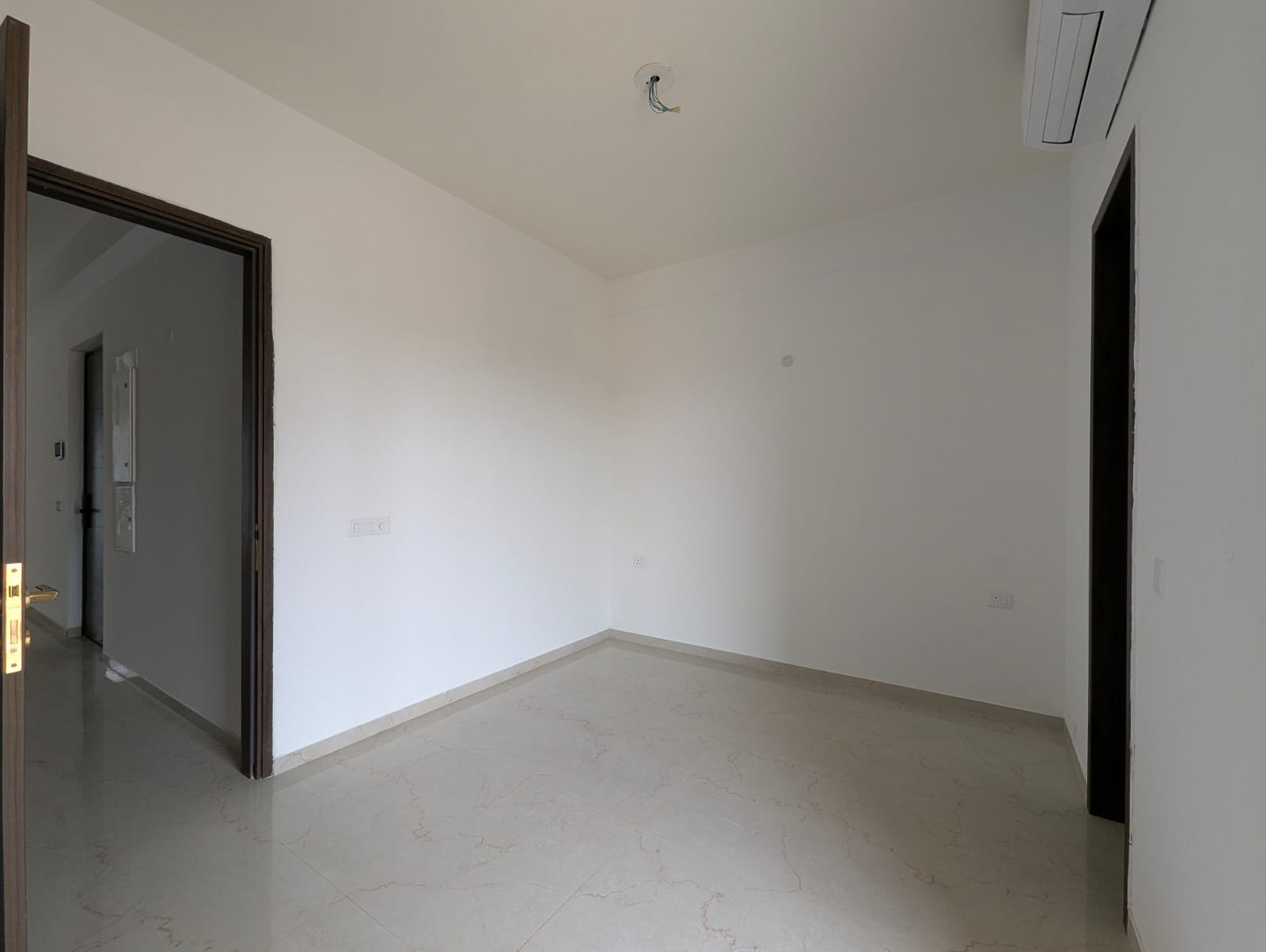 4 BHK + Pooja Room,Servant Room 4500 Sq.Ft. Builder Floor in Unitech Woodstock Floors