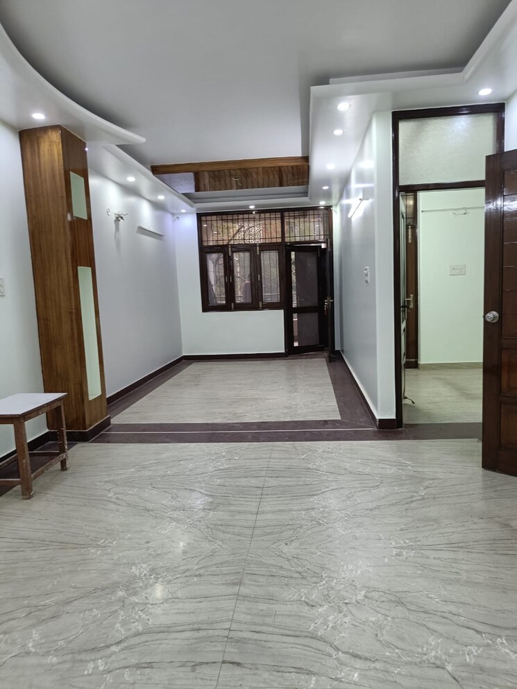 Room, sunder-apartment 3.5 Bedroom 1400 Sq.Ft. Apartment In Paschim Vihar Delhi 8665283