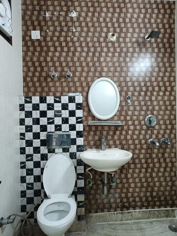 Bathroom in 3.5 BHK Apartment at Sunder Apartment, Paschim Vihar – for Rent