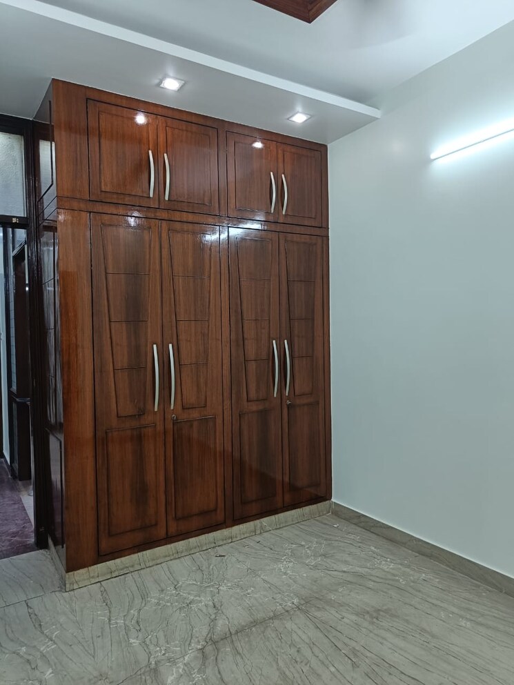 Room, sunder-apartment 3.5 Bedroom 1400 Sq.Ft. Apartment In Paschim Vihar Delhi 8665283