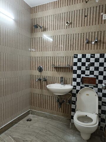 Bathroom in 3.5 BHK Apartment at Sunder Apartment, Paschim Vihar – for Rent