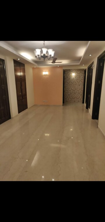 Room in 3 BHK Builder Floor at Greater Kailash – for Rent